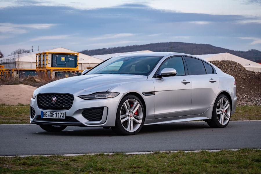  Jaguar XE P250 SE R-Dynamic 2019 года  (WW) (фото 1 из 17)